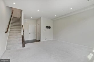 22186 McCormick Terrace in Ashburn, VA - Foto de edificio - Building Photo
