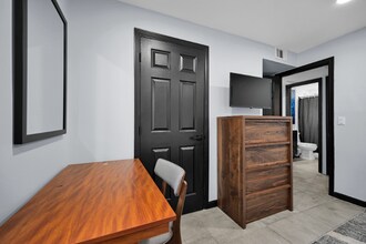 621 NE 28th St in Wilton Manors, FL - Building Photo - Building Photo