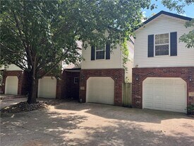 904 S Wood Ave in Fayetteville, AR - Building Photo