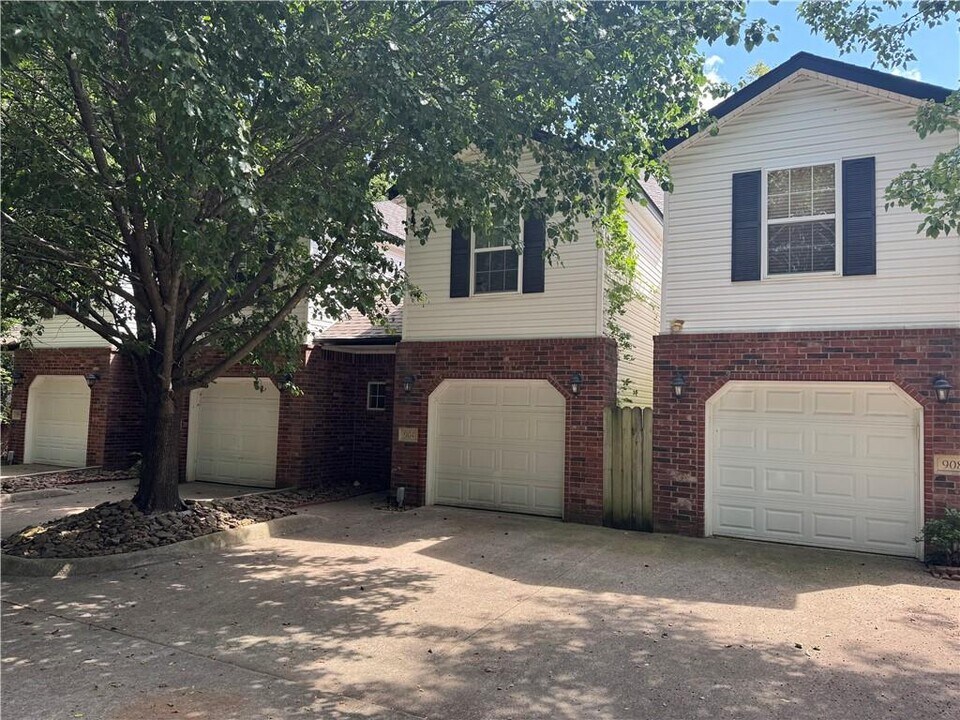 904 S Wood Ave in Fayetteville, AR - Building Photo