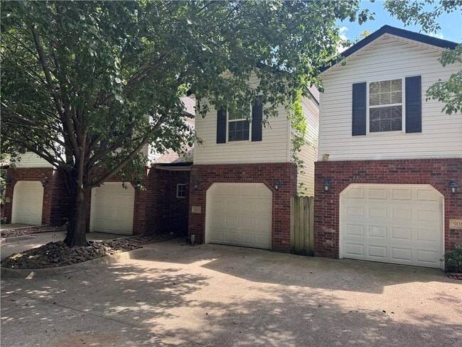 property at 904 S Wood Ave