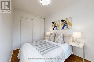 26 L'Amoreaux Dr in Toronto, ON - Building Photo - Building Photo