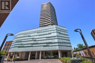 485 Richmond Rd in Ottawa, ON - Building Photo