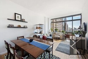 2 Maiden Ln in New York, NY - Building Photo