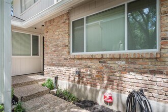 8310 Summerwood Dr in Austin, TX - Building Photo - Building Photo