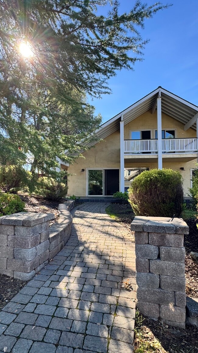 property at 2825 King Edward Dr