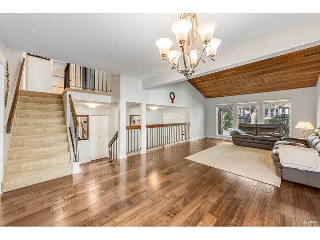 149XX Southmere Pl in White Rock, BC - Building Photo - Building Photo