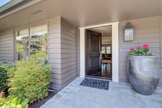 914 88th Ave NE in Medina, WA - Foto de edificio - Building Photo