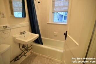 27 Park Dr, Unit 12 in Boston, MA - Foto de edificio - Building Photo