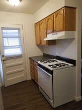 Knollridge Garden Apartments in Coralville, IA - Building Photo - Interior Photo