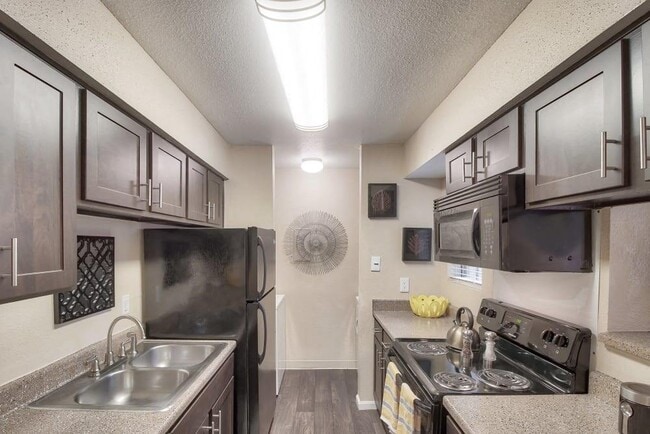 Promontory Point Apartments in Austin, TX - Foto de edificio - Building Photo