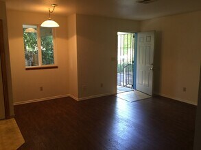 910 NW D St in Grants Pass, OR - Building Photo - Building Photo