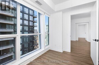 327-4327 King St W in Toronto, ON - Building Photo - Building Photo