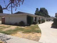 5 Homes in Prime Bellflower Location in Bellflower, CA - Foto de edificio - Building Photo