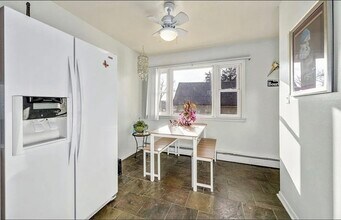 311 Maple Ave, Unit B in Downers Grove, IL - Building Photo - Building Photo