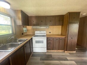 2170 N Service Rd W in St. Clair, MO - Foto de edificio - Building Photo