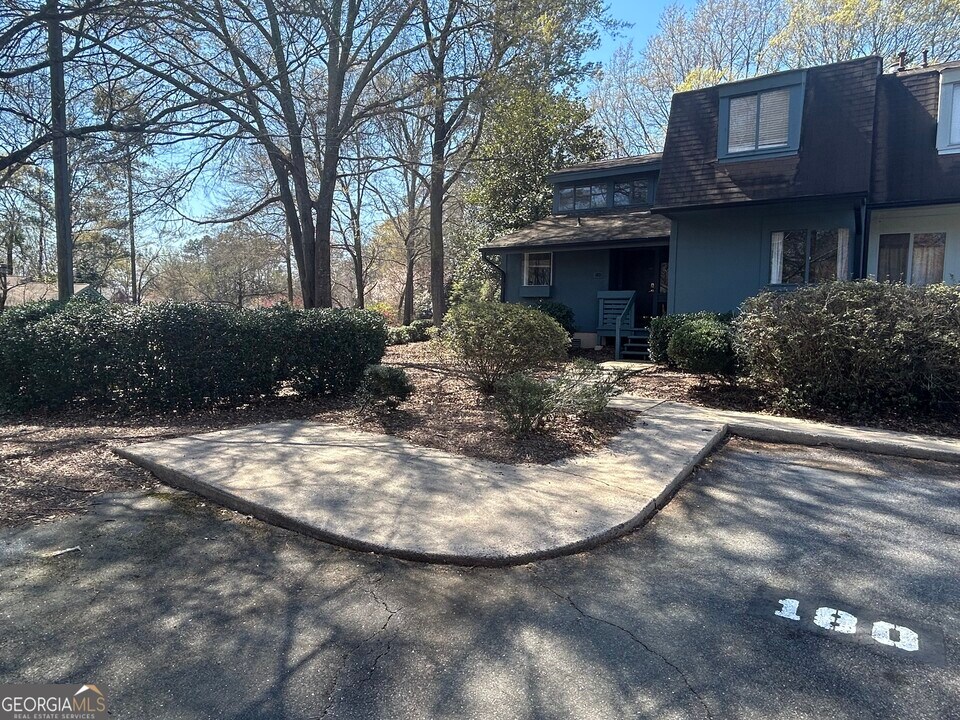 180 Woodstone Dr in Athens, GA - Building Photo