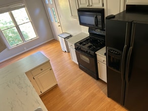 7264 Glen Hollow Ct in Annandale, VA - Building Photo - Building Photo