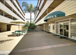 Courtyard Apartments in Redwood City, CA - Building Photo - Building Photo