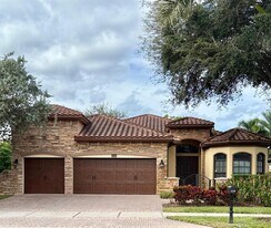 3530 NW 87th Ave in Hollywood, FL - Building Photo