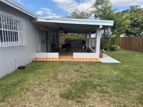 8675 SW 27th Ln in Miami, FL - Building Photo - Building Photo