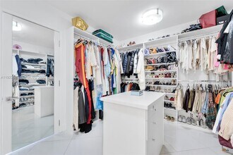 19500 Turnberry Way in Miami, FL - Building Photo - Building Photo