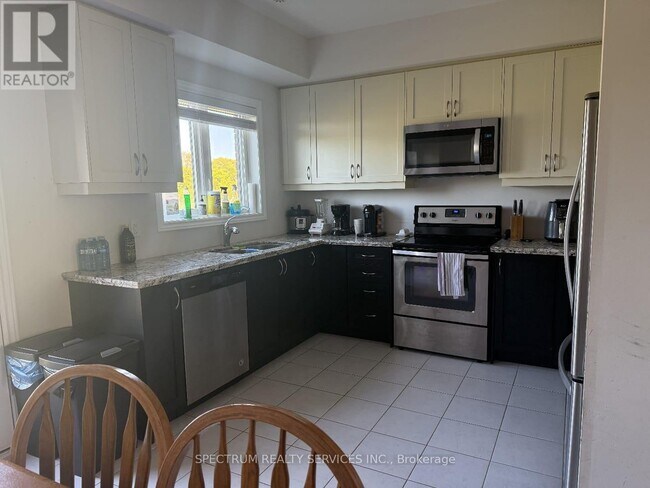 68 Borers Creek Cir in Hamilton, ON - Building Photo - Building Photo