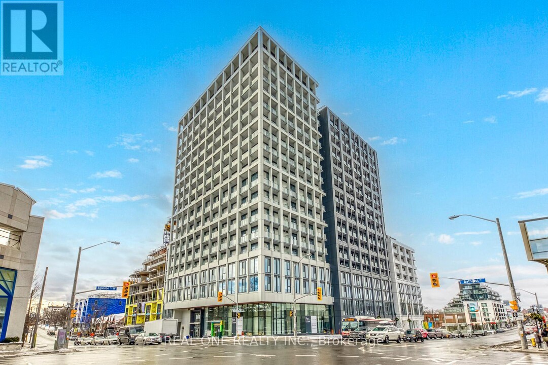 2020-2020 Bathurst St in Toronto, ON - Building Photo