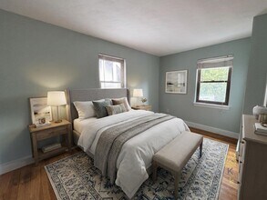 9 Reservoir Rd, Unit 1 in Brookline, MA - Foto de edificio - Building Photo