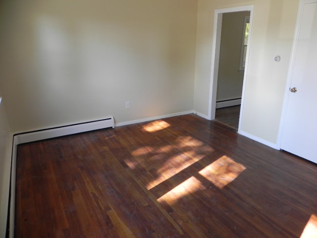 18 Dover St in Norwalk, CT - Foto de edificio - Building Photo