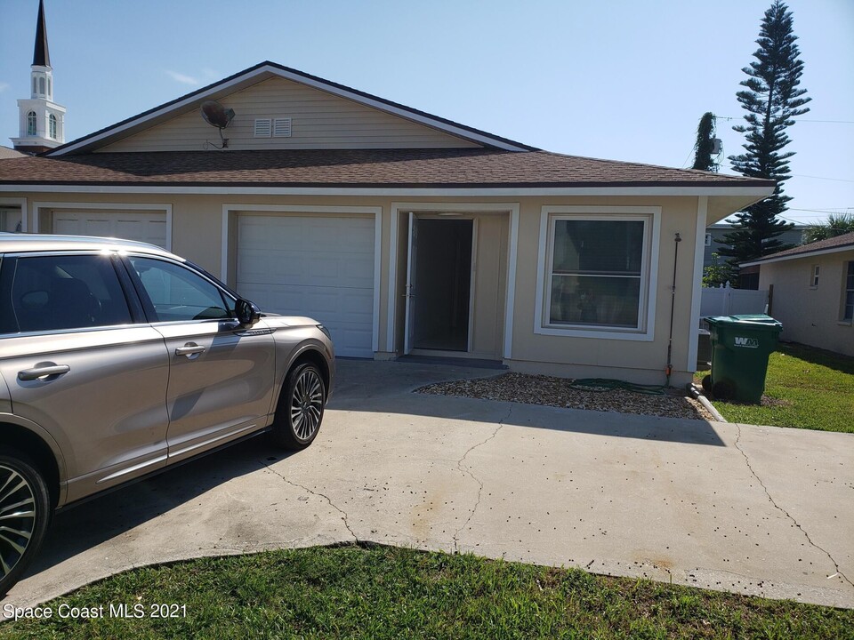 831 S Orlando Ave in Cocoa Beach, FL - Building Photo