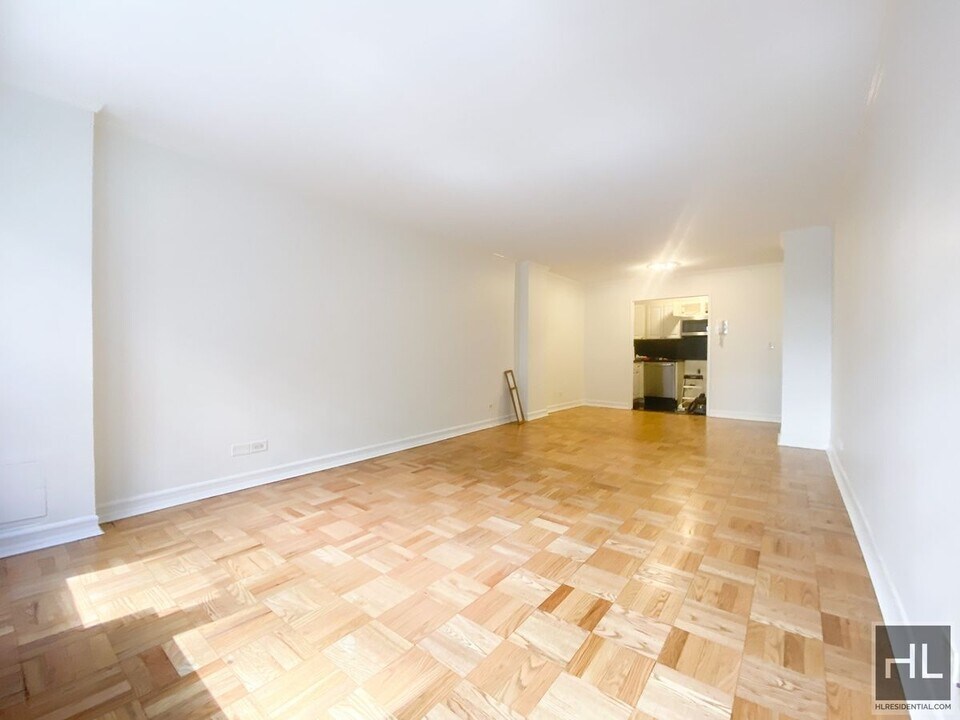 EAST 63 STREET in New York, NY - Building Photo