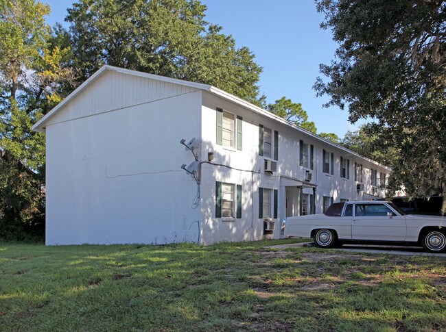 Oak Tree Court Apartments in Orlando, FL - Foto de edificio - Building Photo
