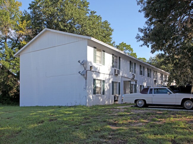 Oak Tree Court Apartments in Orlando, FL - Building Photo - Building Photo