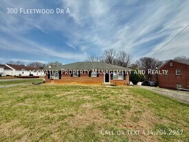 300 Fleetwood Dr in Lynchburg, VA - Building Photo