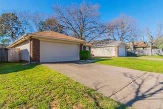 7512 Down Hill Dr in Fort Worth, TX - Building Photo - Building Photo