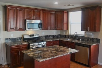 6468 Cody Creek St in Las Vegas, NV - Building Photo - Building Photo