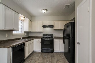 4406 Tealgate Dr in Spring, TX - Building Photo - Building Photo
