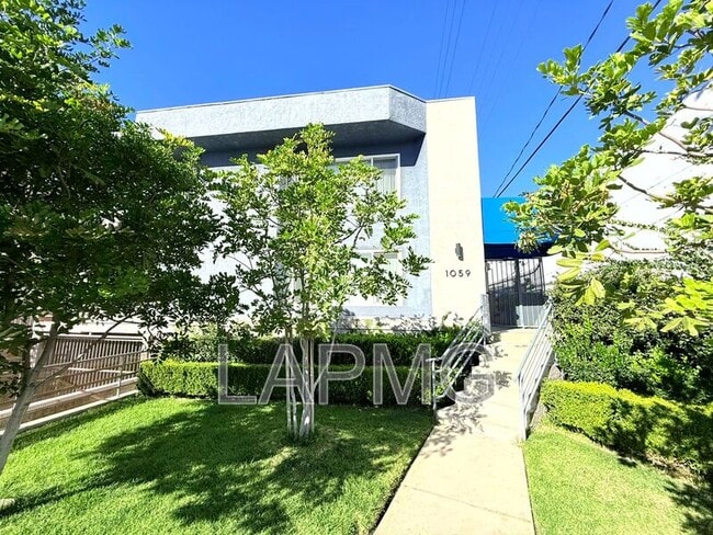1059 Western Ave in Glendale, CA - Building Photo - Building Photo