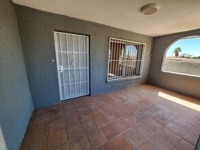 235 Cottonwood St in Las Cruces, NM - Foto de edificio - Building Photo