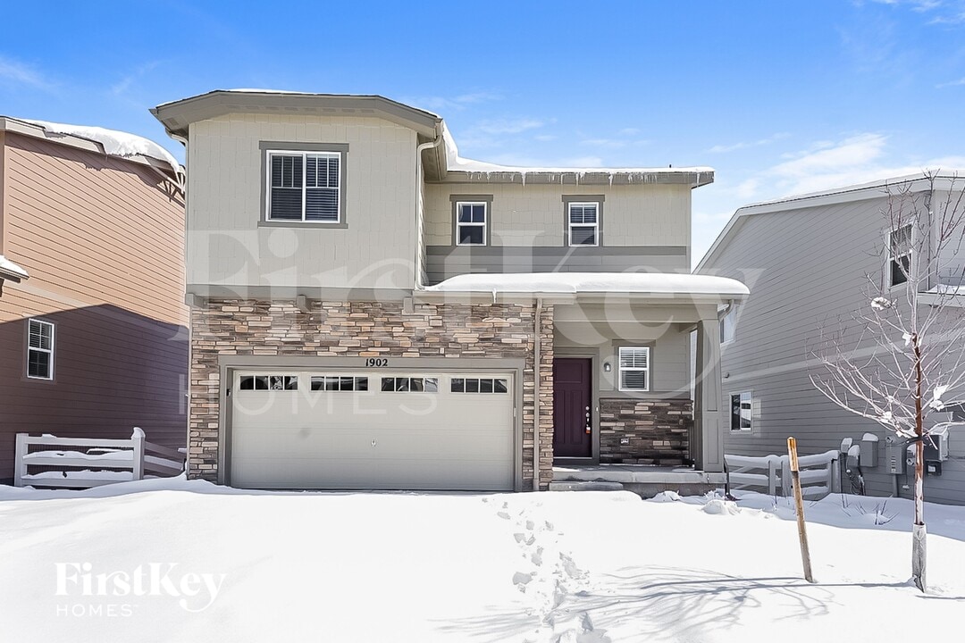 1902 Villageview Ln in Castle Rock, CO - Building Photo