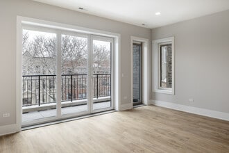 Wrigley Flats in Chicago, IL - Building Photo - Interior Photo