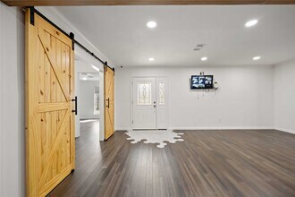 6210 Gladewell Dr in Houston, TX - Foto de edificio - Building Photo