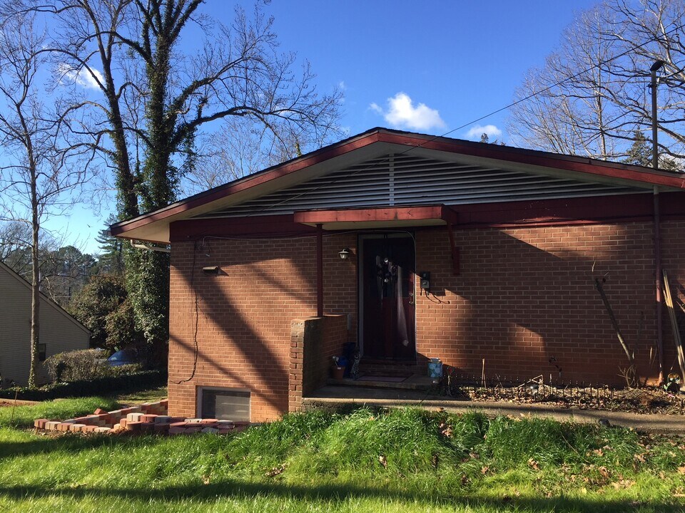 130 Apple Tree Rd in Charlottesville, VA - Building Photo