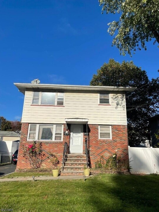 466 Teneyke Pl in Rahway, NJ - Building Photo