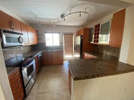 3842 NE 171 St in North Miami Beach, FL - Building Photo