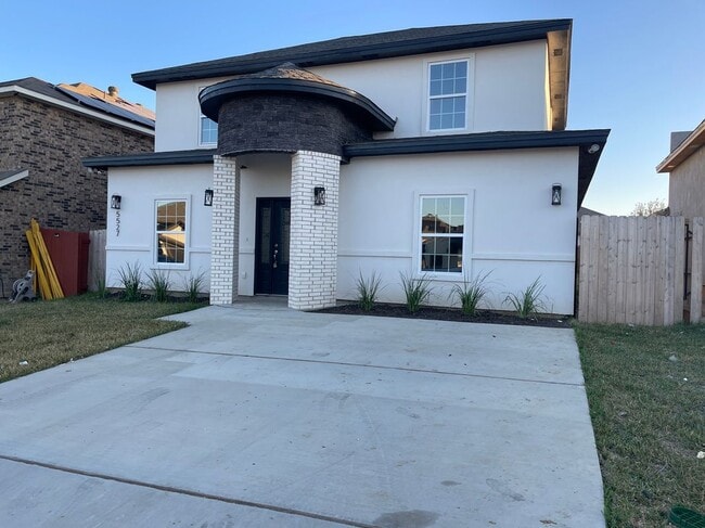 5527 Conroe St in Laredo, TX - Building Photo - Building Photo