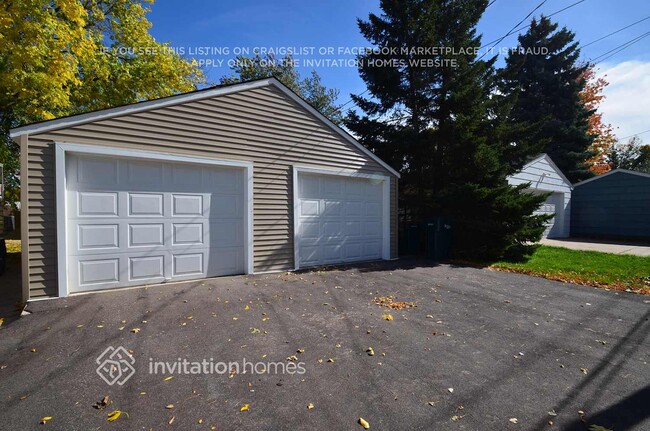 4240 6th St NE in Minneapolis, MN - Foto de edificio - Building Photo