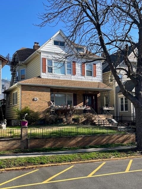 65 W 4th St in Bayonne, NJ - Building Photo