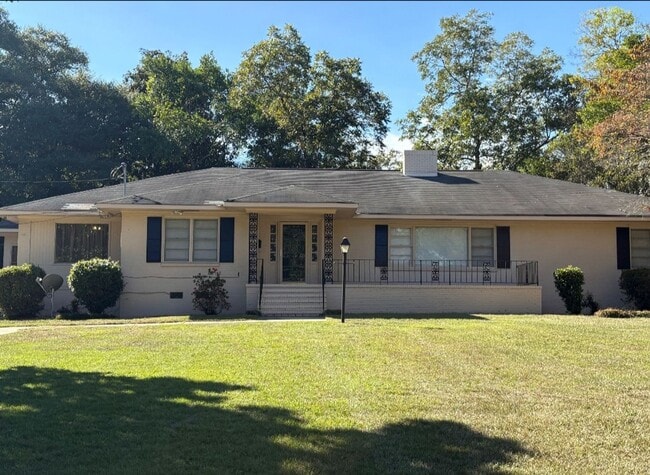 property at 1515 Iris Dr